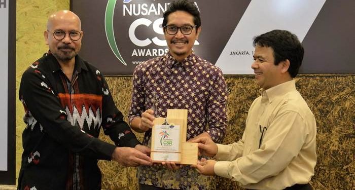 SHARP Boyong Penghargaan Nusantara CSR Awards 2018 1 SHARP Boyong Penghargaan Nusantara CSR Awards 2018