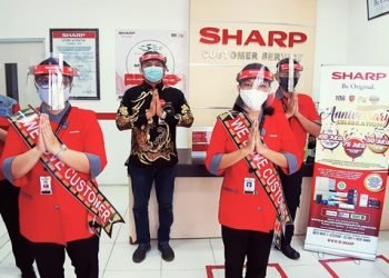 APetugas Customer Service Siap Melayani Pelanggan