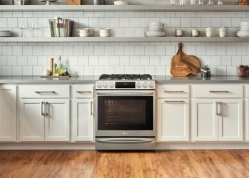 aLG Air Sous Vide InstaView Lifestyle 02