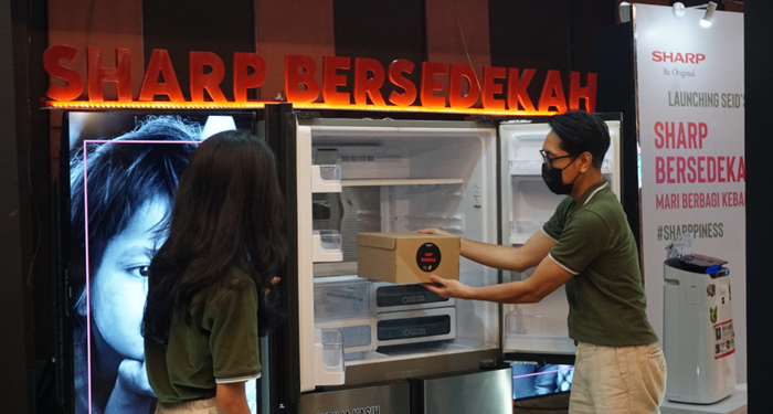 a Peletakan Donasi Pertama oleh Pandu Setio Sr. PR Brand Communi...