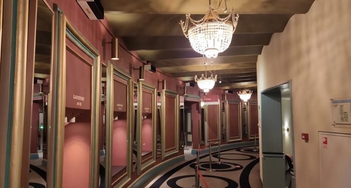 Theater memelopori penggunaan luminer Philips UV-C 1 Theater memelopori penggunaan luminer Philips UV-C