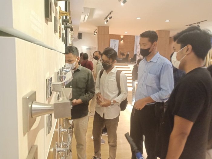 ab1ea6213-81eb-444d-87c8-d7004de68f4e