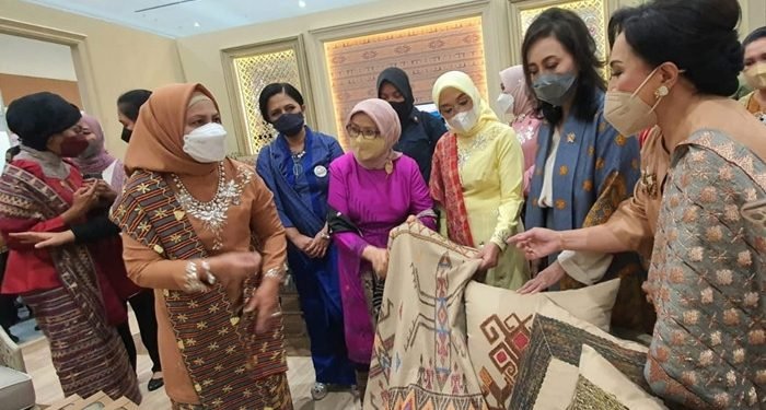 Kain Sulam Jelujur Sebagai Elemen Dekoratif