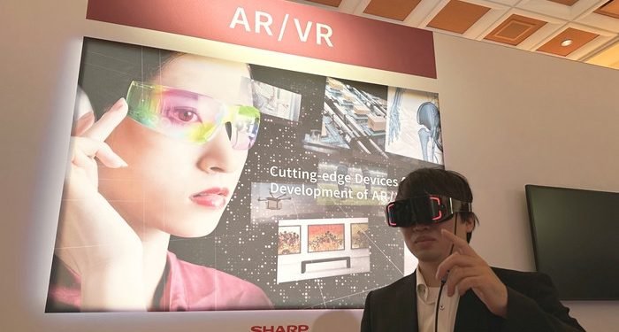    Sharp Kembangkan Prototipe Smartphone