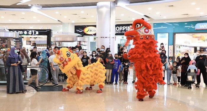 Serunya Atraksi Barongsai di Mal Milik Metropolitan Land 1 Serunya Atraksi Barongsai di Mal Milik Metropolitan Land