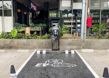 Resta Pendopo KM 456 Hadirkan Electronic Vehicle Charging Station