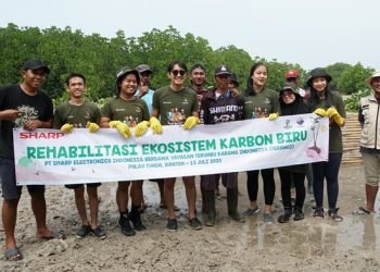 Sharp Indonesia Lakukan Rehabilitasi Ekosistem Karbon Biru