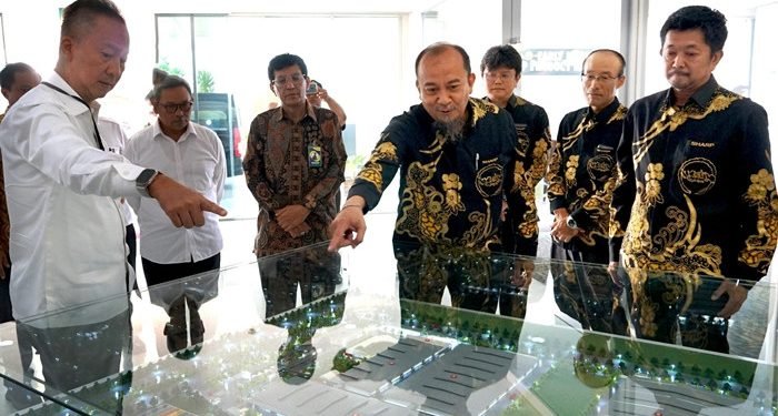 Menperin Kunjungi Pabrik AC Sharp Indonesia 1 Menperin Kunjungi Pabrik AC Sharp Indonesia