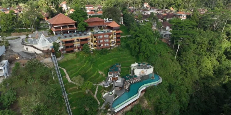 METLAND CATATKAN KENAIKAN LABA