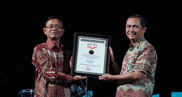 Metland Pecahkan Rekor MURI untuk Bola Dunia Terbesar