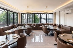 GOLDEN BLACK FOTO OUTDOOR DINING AREA LT21 ESWIN