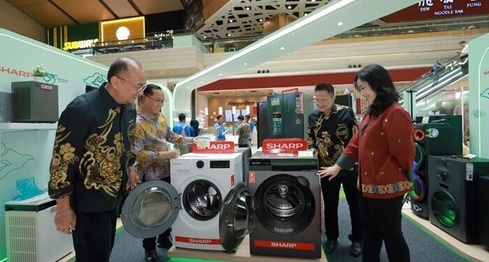 Sharp Electronics Indonesia Melayani dengan Hati 1 Sharp Electronics Indonesia Melayani dengan Hati
