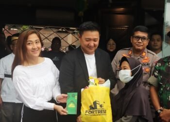 Fortress Bagikan 2000 Paket Sembako Kepada Kaum Duafa