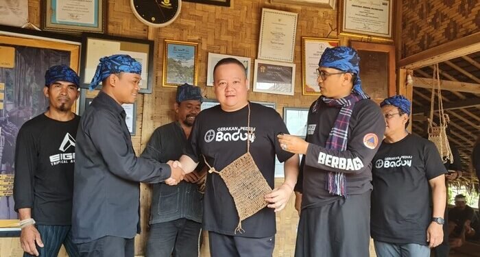 Germany Brilliant  Membuat 5 Saung Kamar Mandi di Baduy