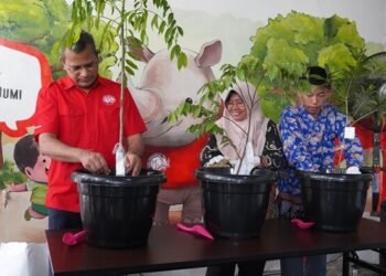 Semen Merah Putih Adakan CSR