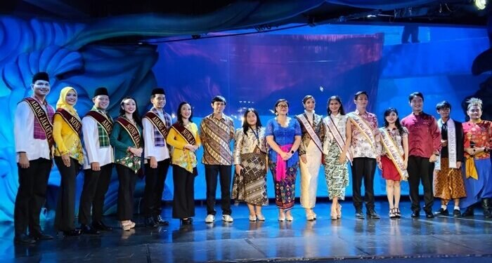 Jakarta Aquarium dan Safari Adakan Pengibaran Bendera di Dalam Air 1 Jakarta Aquarium dan Safari Adakan Pengibaran Bendera di Dalam Air